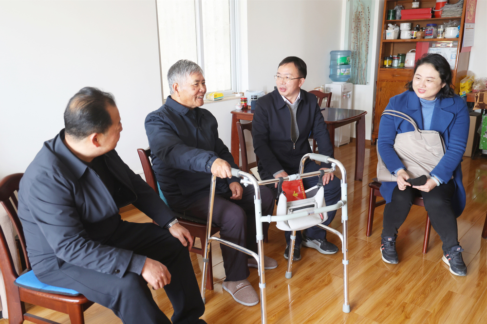 1642427539598313.jpg 劉金榮慰問老領(lǐng)導(dǎo)俞康侯2.JPG